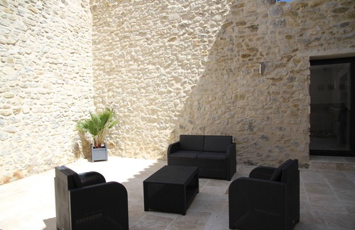 Armissan House | Character stone house with swimming pool 9km of beaches