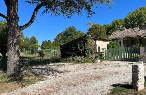 Boisse House | Character stone house in the countryside