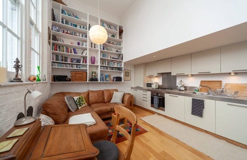 Woolwich Apartment | Characterful 1 Bed Apartment in Old Schoolhouse