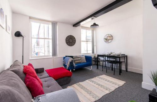 Castle Donington Apartment | Characterful 2 bed apartment - Spacious & Comfy
