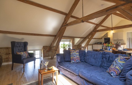 Sibford Gower Apartment | Characterful and spacious dog friendly holiday cottage in the Cotswolds- The Granary at Oriel Farm