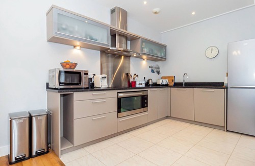 Gosport Apartment | Characterful apartment overlooking Marina