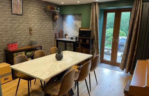 Buxworth House | Characterful Stone Cottage in the Heart of the High Peak