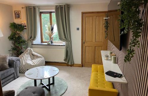 Buxworth House | Characterful Stone Cottage in the Heart of the High Peak
