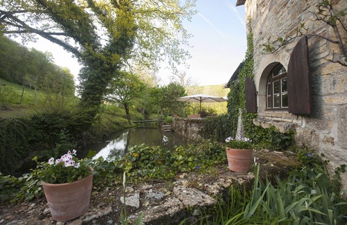 Cazillac House | Characterful, Stone, Spacious 2 Bedroomed Converted Barn Apartment. 120 sq.m