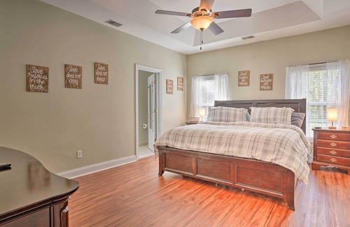 North Charleston House | Charleston Area Home w/ Deck ~ 20 Mi to Dtwn!