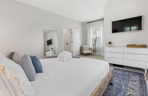 Charleston House | Charleston Beaches Pool Heated Spa King Suite