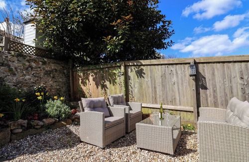 Charmouth Cottage | CHARLESTON COTTAGE, pet friendly, with a garden in Charmouth