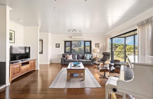 Wilyabrup House | Charlie Bravo Chalet - Escape to the Golden Triangle