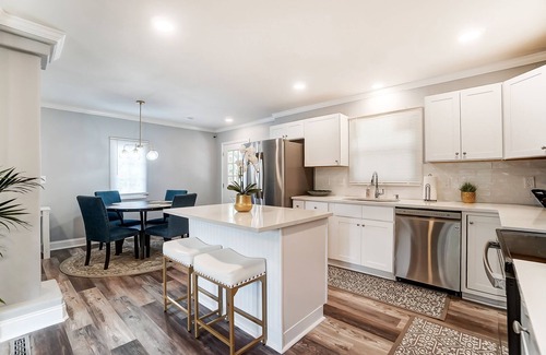 Starmount House | Charlotte 3BR Getaway | Hot Tub Mini Golf Pet-Friendly Fire Pit