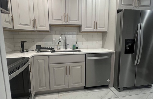 Edgewater House | Charlotte's Cottage 3BDR Heated Pool & Canal views