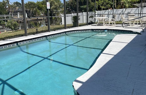 Edgewater House | Charlotte's Cottage 3BDR Heated Pool & Canal views