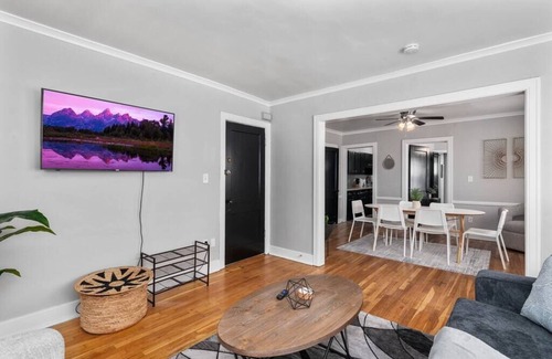 South Hyde Park Apartment | Charlotte's Escape 2BD/BT Fast Wi-Fi Easy Access