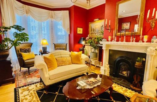 Queens Square Bed & Breakfast | Charlotte's Rose Inn