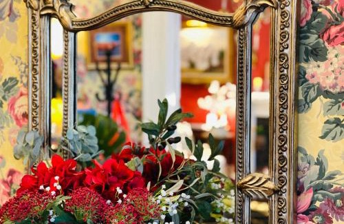 Queens Square Bed & Breakfast | Charlotte's Rose Inn