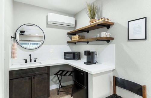 Three Rivers Hotel | Charlotte Sequoia Motel RM2 Ac, Pool, 10Min to SNP