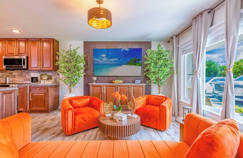 Port Charlotte House | Charlotte Shores Hideaway/Fishing Doc/Kayaks/Heated Pool/Bar