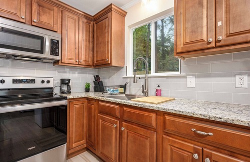 Toddville Road House | Charlottle Jacuzzi side oasis
