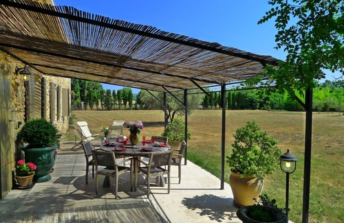 Vers-Pont-du-Gard Cottage | Charm and comfort, cottage close to the pont du gard