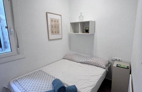 Collblanc y La Torrassa Apartment | Charming 2-bedroom apartment with AC in L'Hospitalet de Llobregat