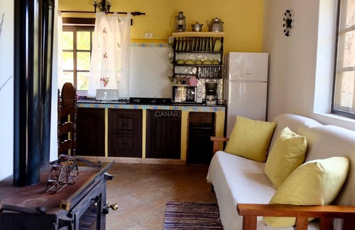 San Bartolome de Tirajana Cottage | Charming Las Colmenas Cottage with Private Pool near Vibrant Tirajana
