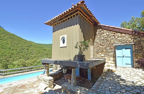 Saint-Etienne-d'Albagnan Villa | Charming villa with private pool