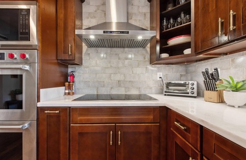 Northside House | Charm & Modern 1920s Craftsman Vintage Comfort