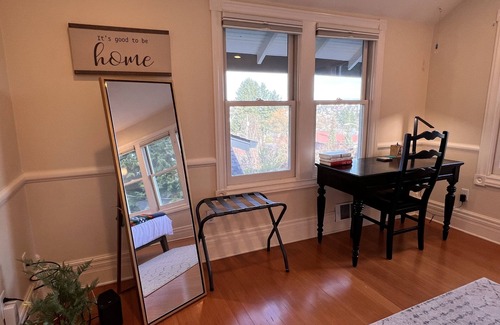 North Queen Anne House | Charm of Queen Anne w king & queen beds/front porch/patio/pvt parking