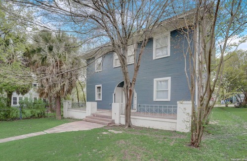Monte Vista Apartment | Charm of Tobin Hill in San Antonio