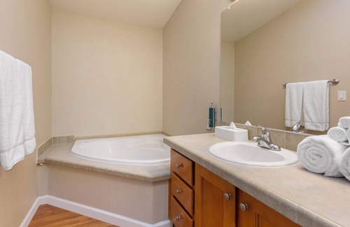 Pinetop Resort | Charm & Relaxation in the Mountains! 3 Serene Units, Indoor Pool, BBQ Facilities, Sports Courts