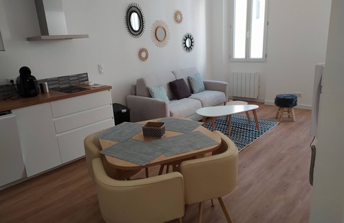 Sanary-sur-Mer Apartment | Charmand 40 m2 cosy nest in the heart of Sanary's historic center