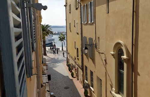 Sanary-sur-Mer Apartment | Charmand 40 m2 cosy nest in the heart of Sanary's historic center