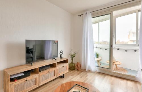 Epinay-sur-Seine Apartment | Charmant 2 chambres - Paris Stade de France avec Parking privatif