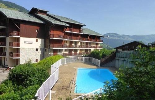 Areches Apartment | Charmant appart rénové 4 pers, balcon sud, plein centre, proche ski et piscine! - FR-1-342-187