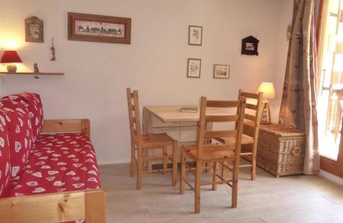 Areches Apartment | Charmant appart rénové 4 pers, balcon sud, plein centre, proche ski et piscine! - FR-1-342-187