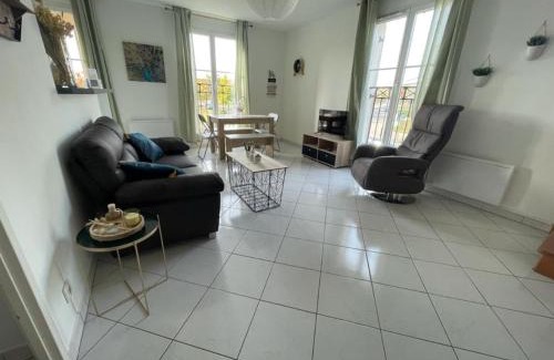 Magny-le-Hongre Apartment | Charmant appartement duplex à 5min de Disney.