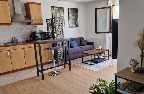 Les Mureaux Apartment | Charmant Appartement en Plein Centre Ville à 250m de la Gare 30mn de Paris