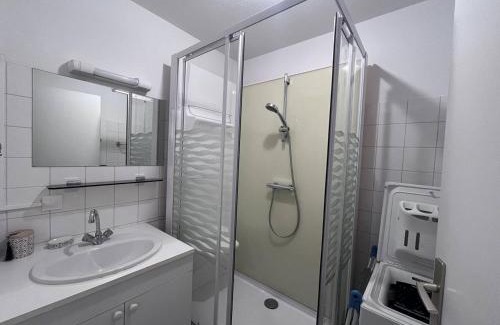 Cauterets Apartment | Charmant appartement à Cauterets avec balcon et parking privé - FR-1-812-30