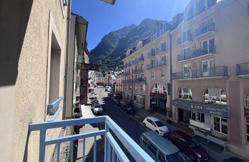 Cauterets Apartment | Charmant appartement à Cauterets avec balcon et parking privé - FR-1-812-30