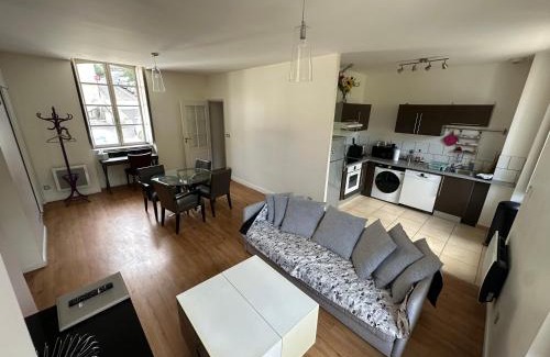 Uzerche Apartment | Charmant appartement RDC familial ou pour le travail