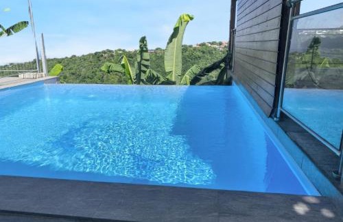 Marigot House | Charmant Bungalow avec vue sur la mer à Marigot, 60 m², piscine.
