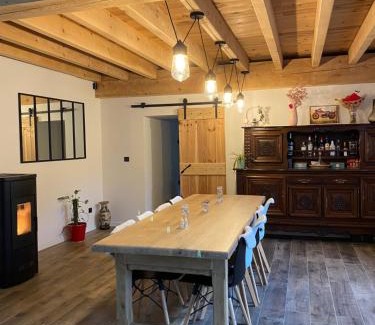 Montserie House | Charmant corps de ferme à la montagne.