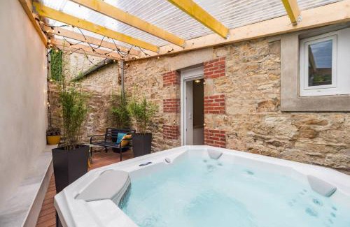 Guingamp Apartment | Charmant Duplex avec jacuzzi Guingamp centre