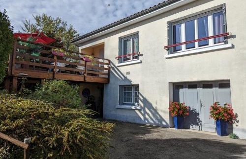 Barbezieux-Saint-Hilaire Apartment | Charmant appartement à Barbezieux avec terrasse et jardin - FR-1-653-196
