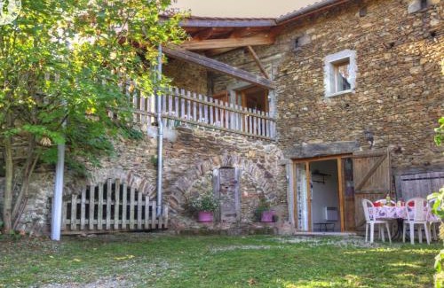 La Terrasse-sur-Dorlay House | Charmant Gîte avec Parking et Animaux Acceptés au Parc Pilat - FR-1-496-70
