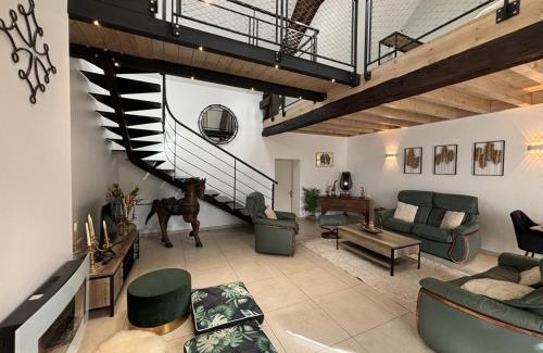 Louroux-Hodement House | Charmant gîte avec piscine à Haut-Bocage - FR-1-489-516