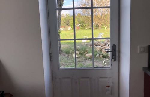 Saint-Aignan Apartment | Charmant Gite Lumineux en rez de. Jardin