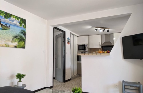 Le Barcares Apartment | Charmant Logement Rdc, 100m de Plage, Climatisé, Terrasse BBQ Privée