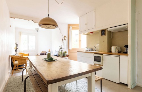 Le Pharo Apartment | Charmant, lumineux, sans vis à vis, proche plages. nUn havre de paix central.