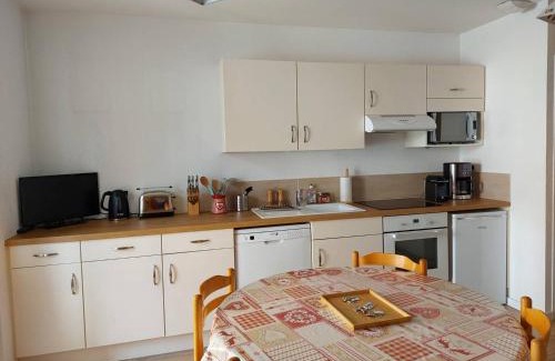 Cauterets Apartment | Charmant studio à Cauterets avec balcon et couchages pour 4 personnes - FR-1-812-62